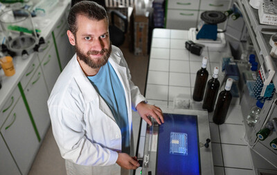 "UV fingerprint" brings unexpected possibilities not only to forensic scientists