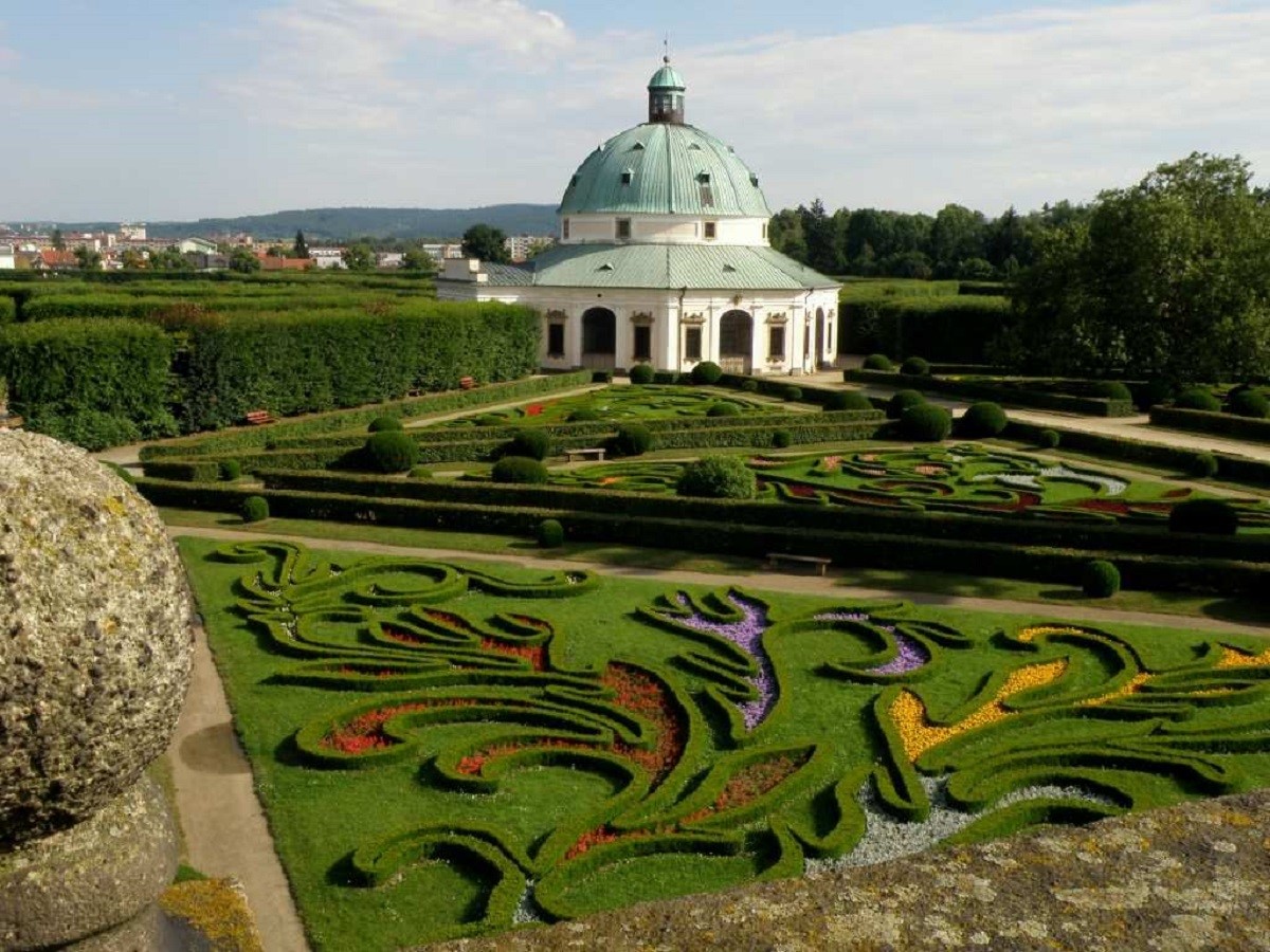 23728_kromeriz_kvetouci_w