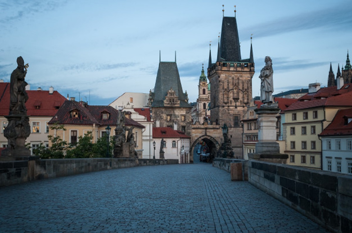 prague-charles-bridge-dawn-sculpture-history-attraction_76263-170
